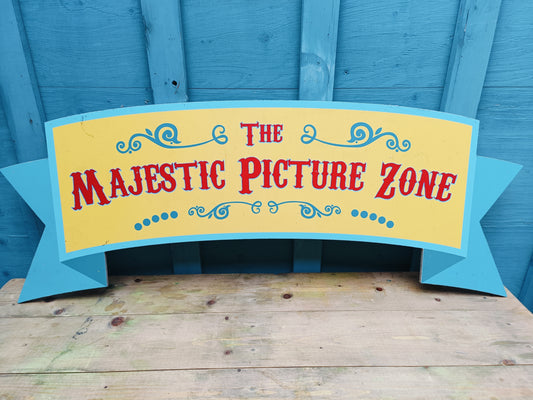 Lot 008: The Majestic Picture Zone sign