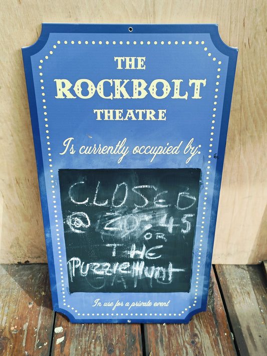 Lot 010: Rockbolt Theatre Closed sign